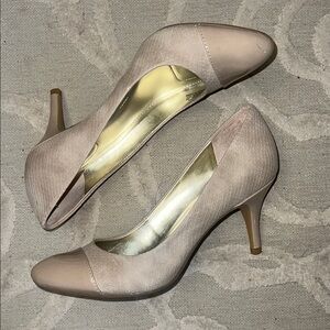 NWOT🌷CALVIN KLEIN🌷Serena nude textured leather patent toe pumps